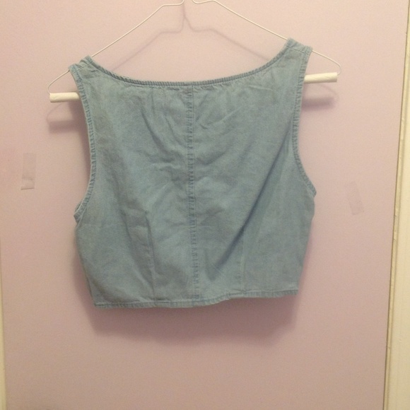 Cropped button up denim vest - Picture 2 of 3