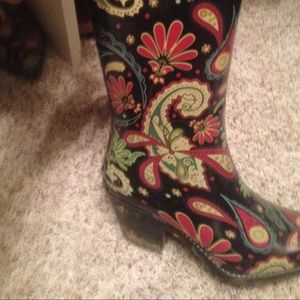Rubber rain boots