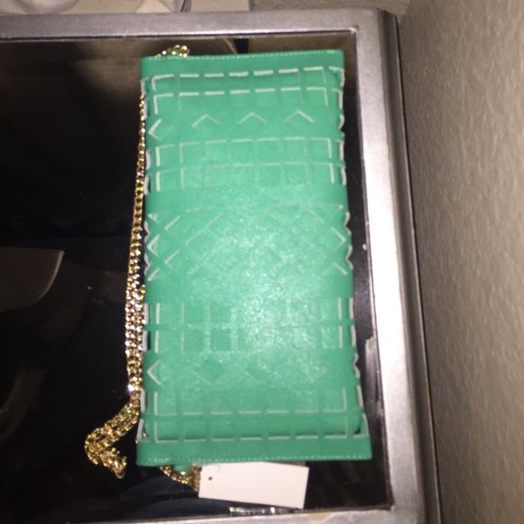 Clutch - Picture 2 of 3