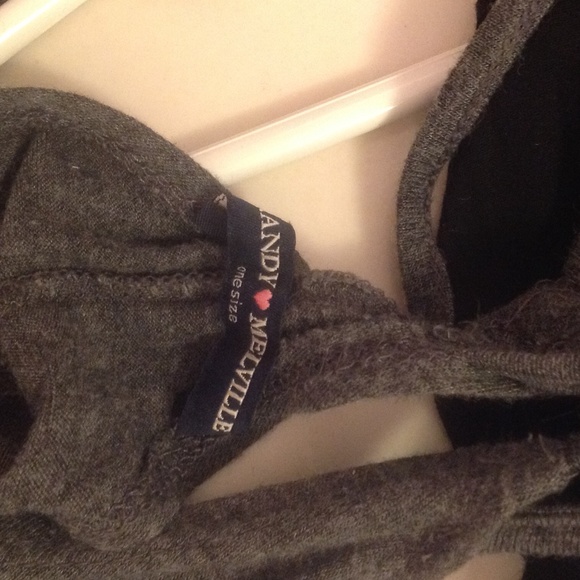 Charcoal top with cross straps - Picture 3 of 3