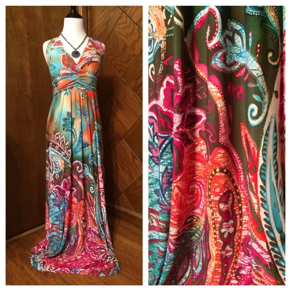 XOXO Dresses & Skirts - 🌺Stunning maxi dress🌺