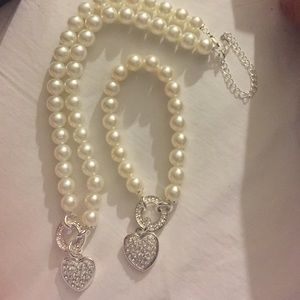 Set of necklace and bracelet