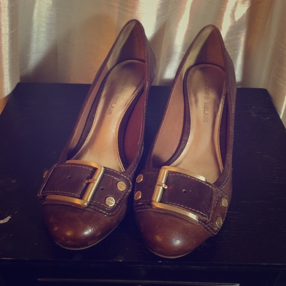 Antonio Melani leather buckle short heels!