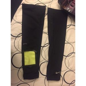 Nike Arm Sleeves (Iphone4 or 4s) on sale!!!