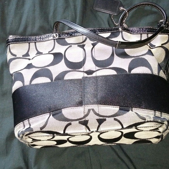 Purses - Picture 3 of 4