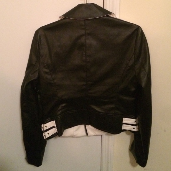 W118 by Walter Baker - Motorcycle Leather Jacket - Picture 2 of 4