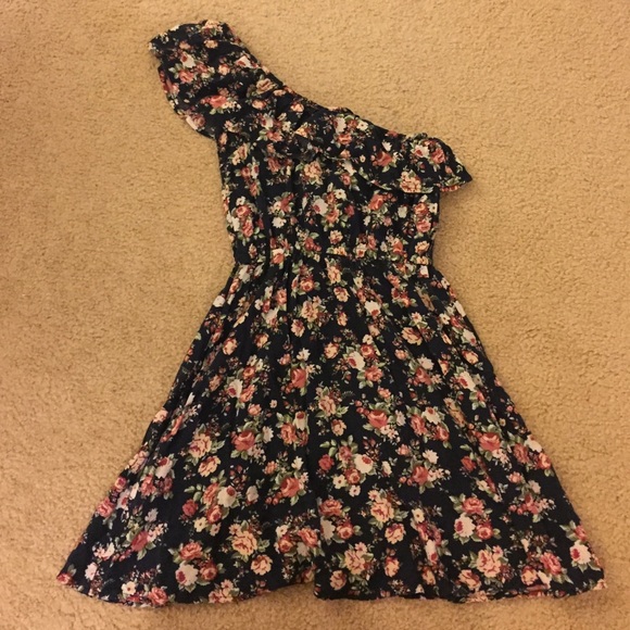 Cotton On Dress 🌼👗🌸 - Picture 1 of 3
