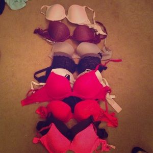 🎉💁🏻BUNDLE OF 36d bras Victoria's Secret
