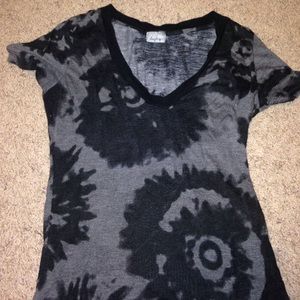 V neck Daytrip shirt