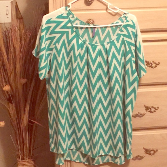 Chevron blouse nwot !!