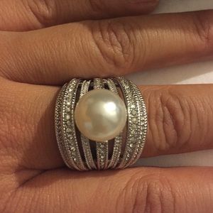 Silver ring with pearl