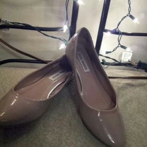 Steven Madden beige flats!