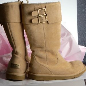 Better than the average UGGS. Buckle side.