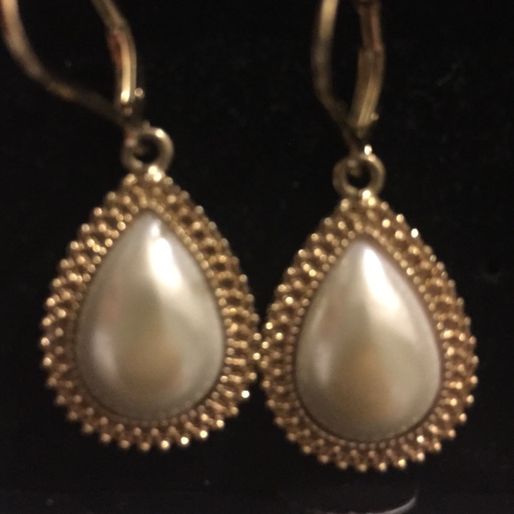 Lever hook gold earrings with pearl - Picture 2 of 2