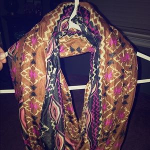BEAUTIFUL PATTERNED SCARF