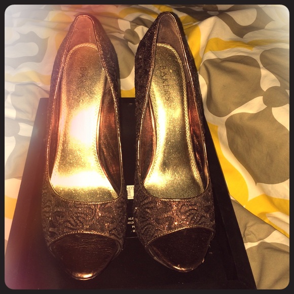 NEW Lace Sparkle pumps