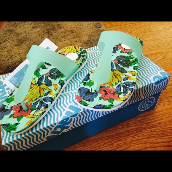 Native shoes sandals - Picture 2 of 2