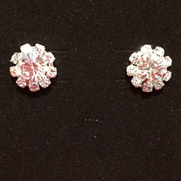 Flower rhinestone post earrings