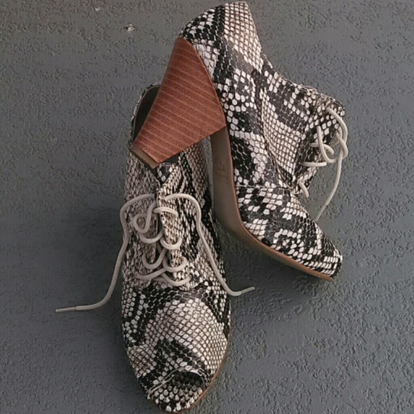 Snake Heels - Picture 3 of 4