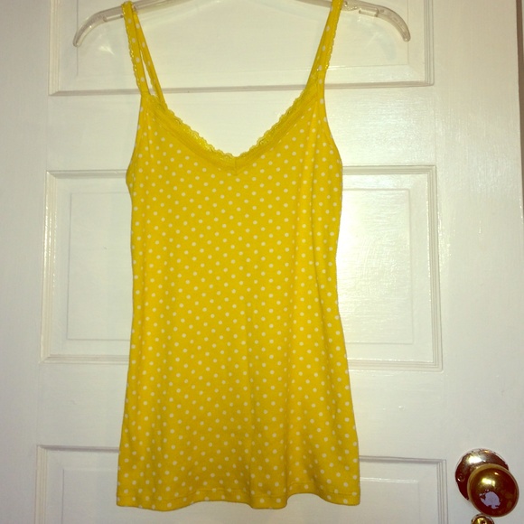 Lace-trimmed yellow polka dot tanktop