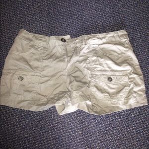 Olive green khaki shorts! 😘👌💋