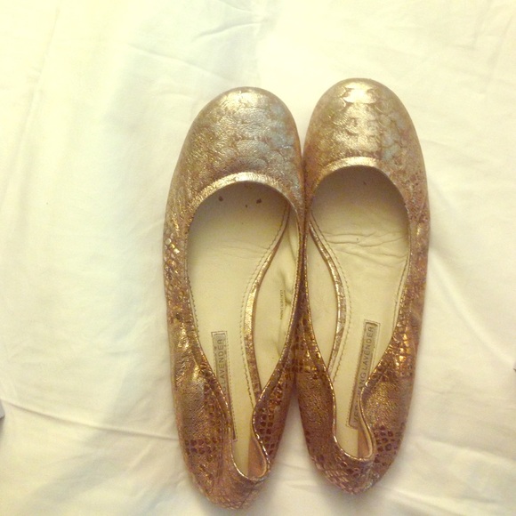 Vera Wang Lavender Gold shimmer flats