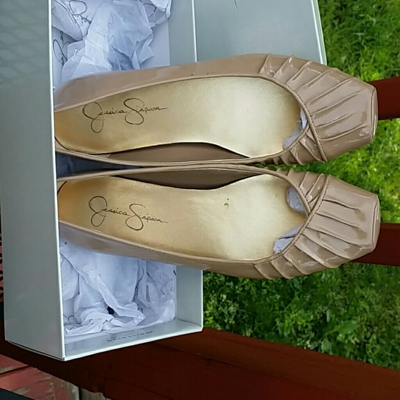 Jessica Simpson Emmy Flat