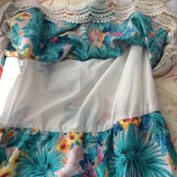 Floral Print Romper NWT💕💜💛 - Picture 2 of 4