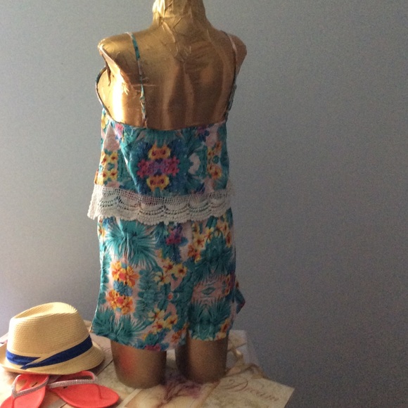 Floral Print Romper NWT💕💜💛 - Picture 3 of 4