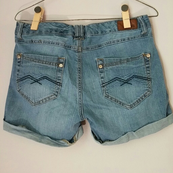 SOLD Express denim shorts - Picture 3 of 4