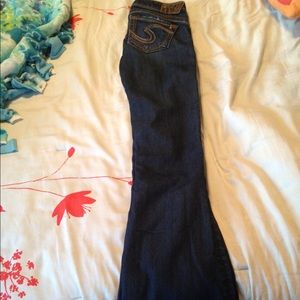 Adorable Silver Jeans from the Buckle