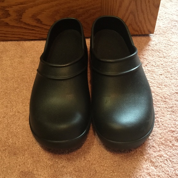 crocs neria work clog