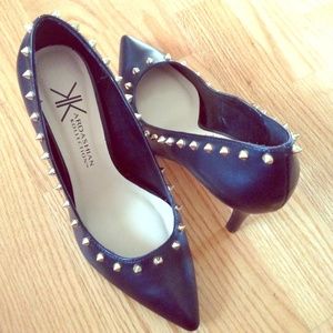 Kardashian kollection black heels