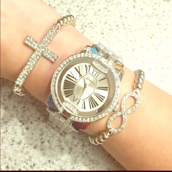 New gorgeous silver watch