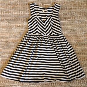 Black and white cinch and flow dress