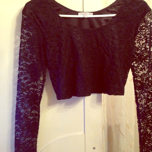 Black lace croptop