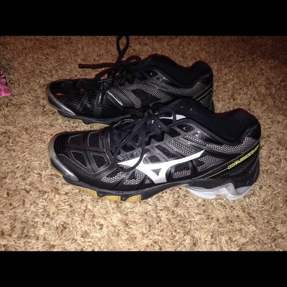 Volleyball shoes