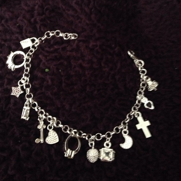 925 Serling silver Bracelet.... Beautiful..