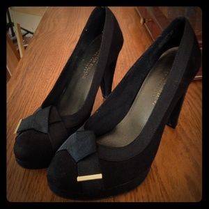 Black heels with small gold accent