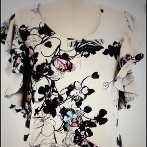 *LAST DAY*. Kensie floral frilled sleeve blouse