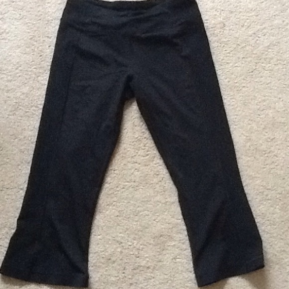 Black lulu lemon yoga Capri