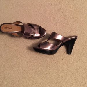 Sofft comfy  platinum colored sandals