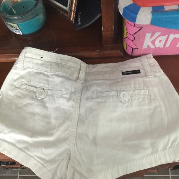 White shorts - Picture 3 of 3