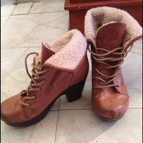 Leather chestnut brown boots