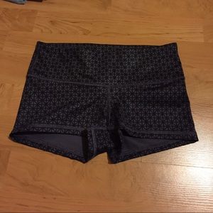 *reserved* Lululemon boogie short Luxtreme 4