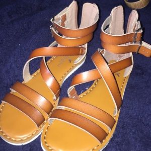 SUPER CUTE GLADIATOR SANDALS
