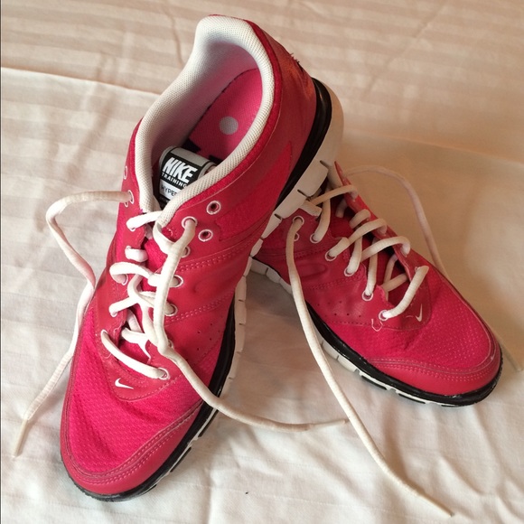 Pink nike training shoe