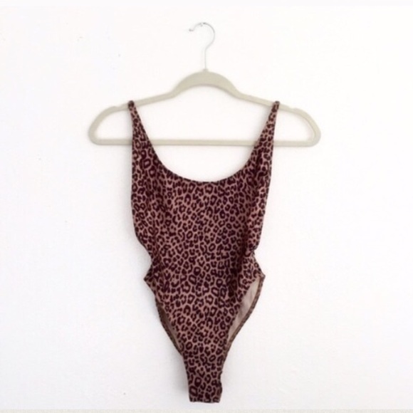 High Cut One Piece Swimsuit - Picture 3 of 4