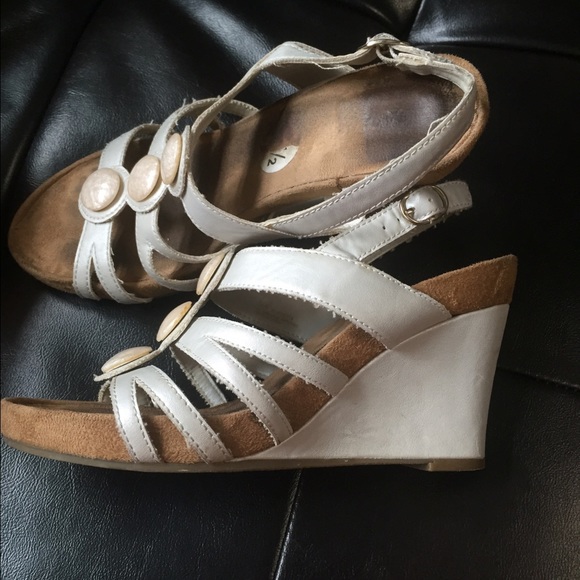 Shoes - Picture 2 of 4