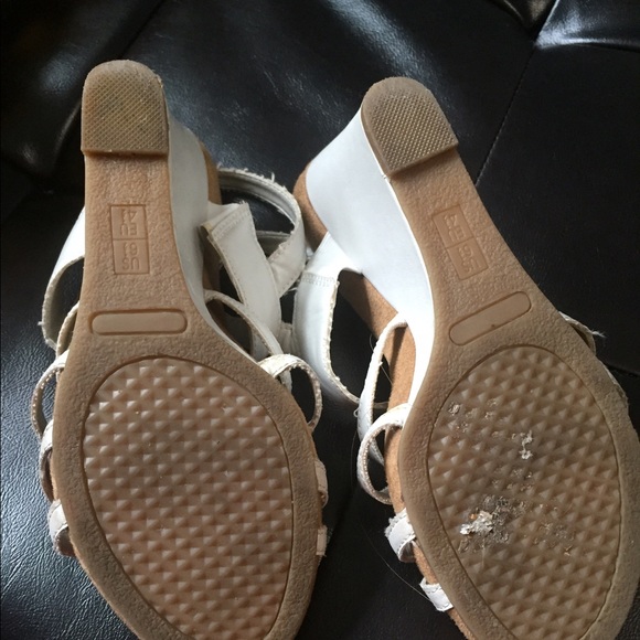 Shoes - Picture 3 of 4